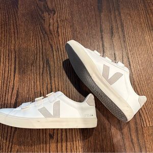 Men’s Veja Recife Logo Platform sneaker - size 12 EUC